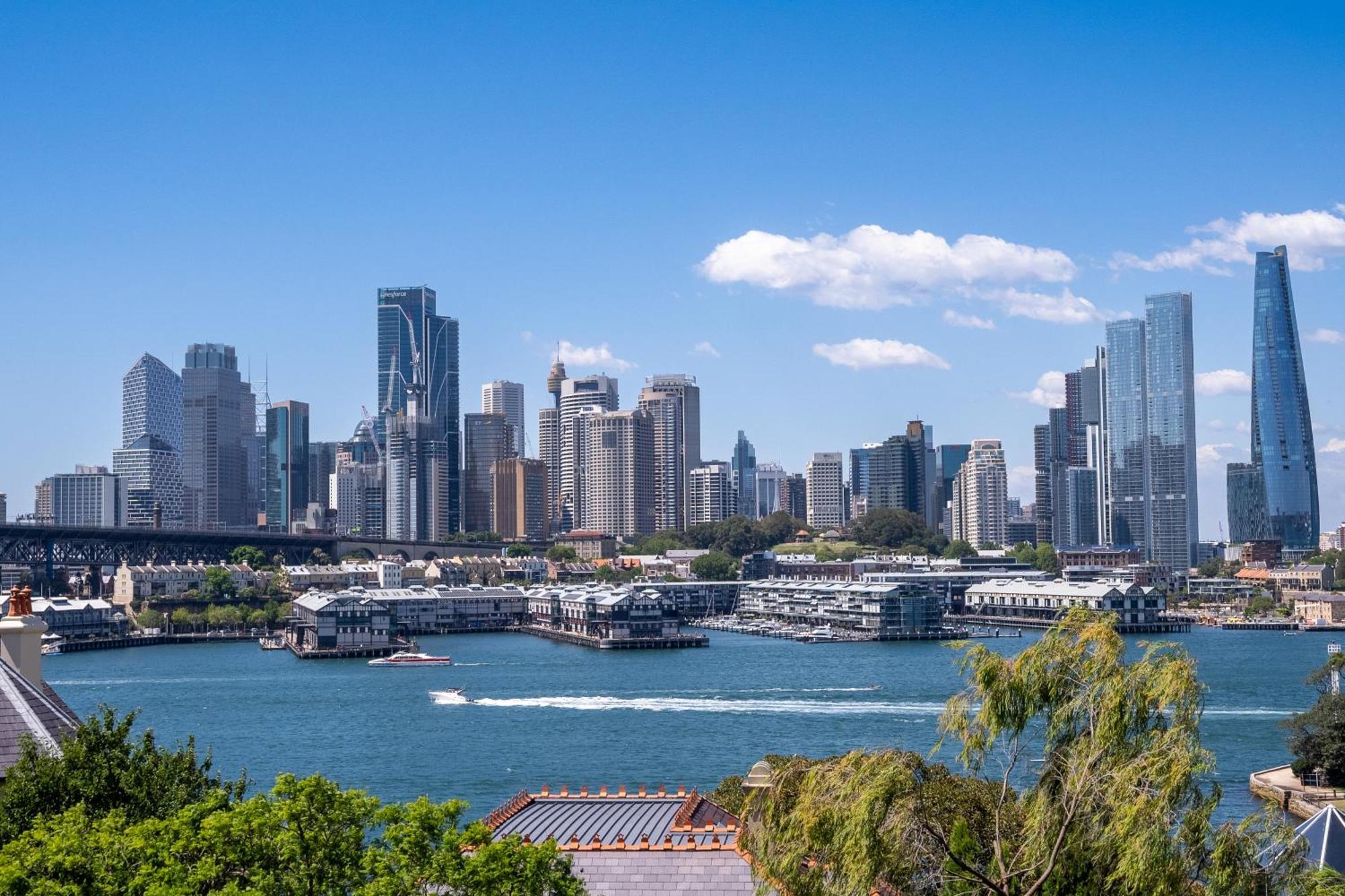 Apartment Magical Escape With Harbour Views & Parking Sydney